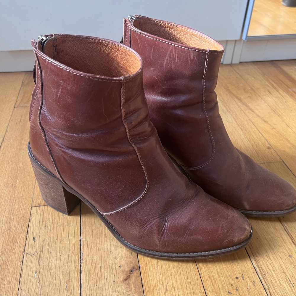 Madewell Ames Boot in Brown (Sz 8)
